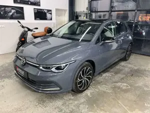 Volkswagen Golf VIII 1.5 eTSI DSG Matrix+STHZ+ACC+Pano+Navi