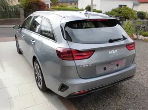Kia Ceed SW / cee'd SW 1,5  7 DCT mit Navi, PDC, Kamera, Sitzheizung Bild 3