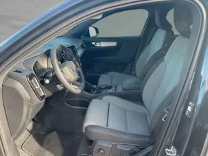 Volvo XC40 B3 Core Automatik LED Bild 3