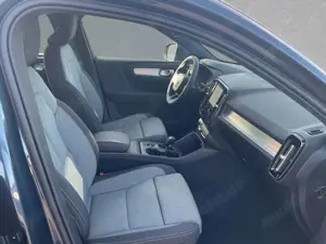 Volvo XC40 B3 Core Automatik LED Bild 4