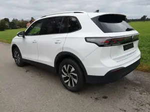 Volkswagen Tiguan 1.5 eTSI Life Pano IQ LED Head GV5 AHK 360 Bild 2