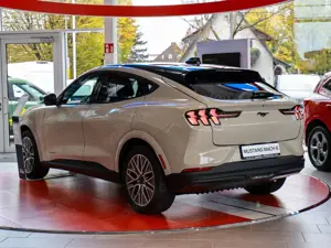 Ford Mustang Mach-E Premium 88 kWh +PANORAMA Bild 3