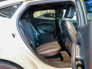 Ford Mustang Mach-E Premium 88 kWh +PANORAMA Bild 4