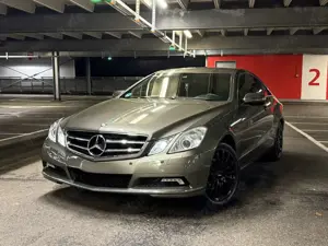 Mercedes-Benz E 250 CGI Coupe BlueEFFICIENCY Automatik Elegance