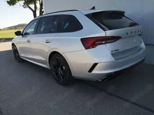 Skoda Octavia Kombi RS ABT 2.0TSI Pano Matrix Area AHK Sound GV5 Bild 2
