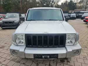 Jeep Commander Bild 2