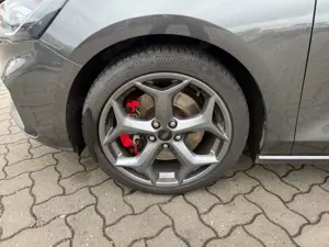 Ford Focus Turnier ST Sportpaket AHK-klappbar Navi Digitales Bild 3