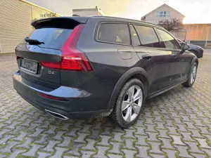 Volvo V60 Cross Country D4 Pro AWD - RADAR+LED+LEDER+NAVI+h/k+AHK Bild 3