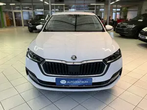 Skoda Octavia Combi 2.0 TDI Style NAVI AHK HUD ACC Bild 2