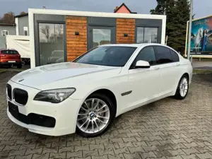 BMW 740 i M-Paket 326PS *NAVI*KAM*TV*BT*NEUWERTIG*