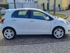 Toyota Yaris Toyota Yaris 1.33 VVT-i aus 1.Hand mit 29.978 KM Bild 2