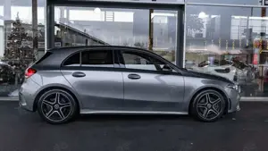 Mercedes-Benz A 220 4MATIC AMG LINE *PANO*SPUR*NAVI*SHZ* Bild 3