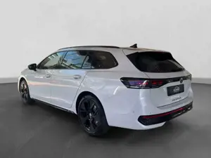 Volkswagen Passat Variant R-Line Signature 2.0 TDI DSG 4M Bild 5