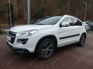 Peugeot 4008 *4WD*Klima*SHZ*Xenon*Kam*Pano
