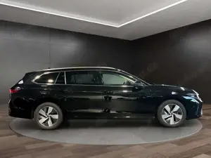 Volkswagen Passat Variant Business 2.0 TDI*DSG*AHK*DCC*HuD Bild 3