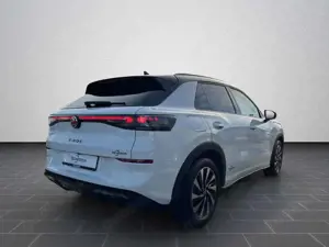 Volkswagen T-Roc R-Line 1.5 eTSI DSG Head Up IQ Light Bild 2