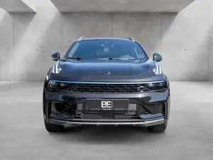 Lynk  Co 01 PHEV Lenkradheizung AHK Bild 2