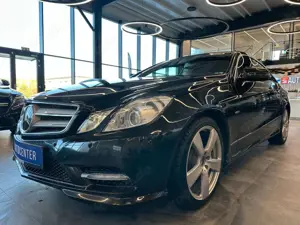 Mercedes-Benz E 350 CDI Coupe BlueEfficiency *2. Hand*AMG-Line Bild 2