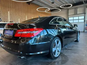Mercedes-Benz E 350 CDI Coupe BlueEfficiency *2. Hand*AMG-Line Bild 5