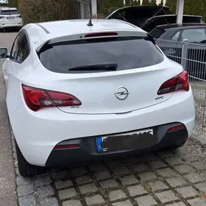 Opel Astra GTC 1.4 Turbo Bild 2