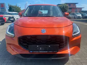 Suzuki Swift 1.2 DUALJET HYBRID Club*Navi*Klima*RKF* Bild 2