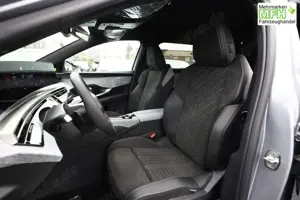 Peugeot 5008 GT Hybrid Pano KomfortP AHK 360° TotW ACC 107 k... Bild 5