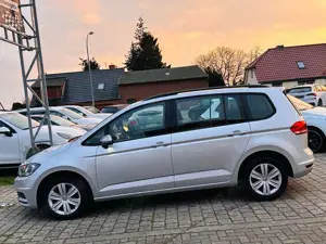 Volkswagen Touran 2.0 TDI DSG *1.HAND*NAVI*SHZ*PDC* Bild 4