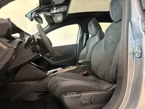 Peugeot 208 1.2 GT HYBRID 136 e-DSC6 ACC KAMERA Bild 5