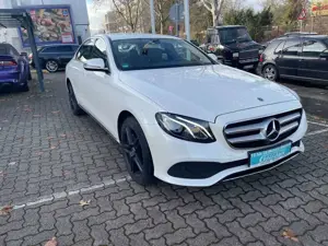 Mercedes-Benz E 200 E Limousine E 200 4Matic