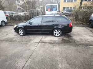 Skoda Octavia Combi 2.0 TDI DPF Elegance Bild 4