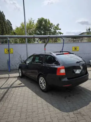 Skoda Octavia Combi 2.0 TDI DPF Elegance Bild 5