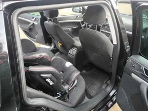 Skoda Octavia Combi 2.0 TDI DPF Elegance Bild 2