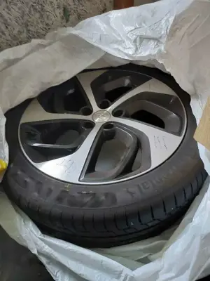 Hyundai TUCSON 2.0 CRDi 4WD Premium Bild 2