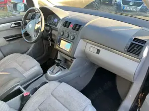 Volkswagen Touran Touran Diesel 2.0 TDI DSG Highline ATM 180000 Bild 5