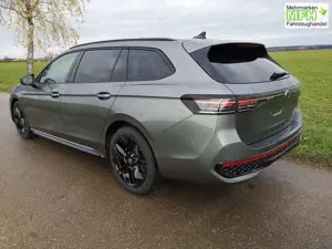 Volkswagen Passat Variant 2.0 TDI 142 kW 4Motion R-Line DSG Head Up AHK N... Bild 2