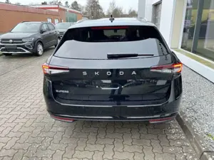 Skoda Superb Combi 1.5 eTSI  Selection AHK eKlap Navi Bild 4