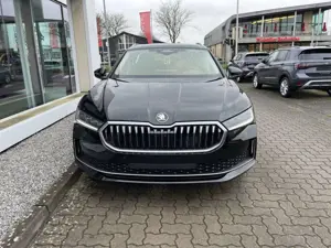 Skoda Superb Combi 1.5 eTSI  Selection AHK eKlap Navi Bild 2