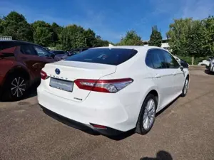 Toyota Camry Executive Leder Navi LED ACC Mehrzonenklima DAB e- Bild 5