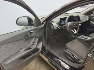 BMW 120 [M Sport, Navi, 18" LMR, RFK, SHZ, LED] Bild 2