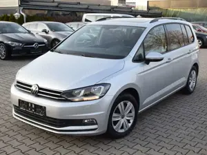 Volkswagen Touran Comfortline,NAVI,KAMERA,PDC,A-HOLD,PANORAMA