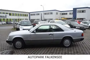 Mercedes-Benz 230 CE H-KENNZEICHEN OLDTIMER AUTOMATIK Bild 2