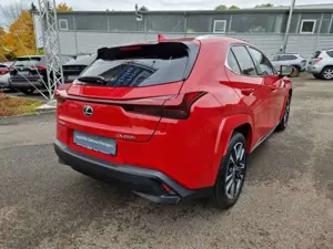 Lexus UX 250h Luxury Line HUD ESD Leder Panodach Navi Soundsyste Bild 5