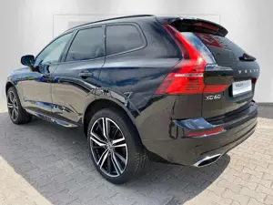 Volvo XC60 B5 AWD R Design 21" 4C ACC BLIS CAM HK STHZ Bild 4