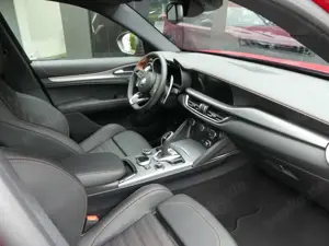 Alfa Romeo Stelvio Intensa 2.0 Turbo 16V AT8-Q4 Bild 4