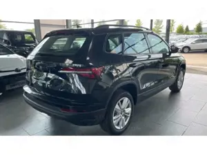 Skoda Karoq Selection 1.5 TSI LED Kamera Navi Digi Cockpit LED Bild 3
