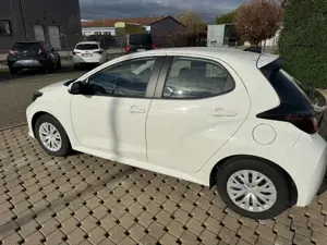 Toyota Yaris Hybrid Business Edition Bild 2