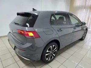 Volkswagen Golf VIII Lim. 2.0 TDI United LED Virtual DAB ACC Bild 3