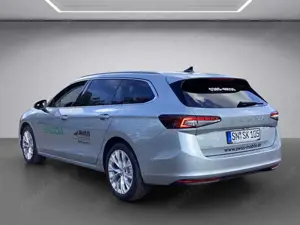 Skoda Superb Combi 2.0TDI DSG Selection AHK Bild 3