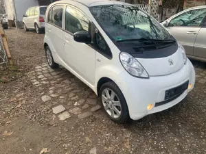 Peugeot iOn Basis VollAusstattung1jahr GarantieTÜV Neu1Hand