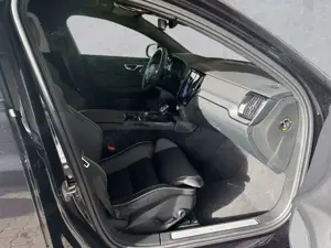 Volvo V60 Kombi Plus Dark Recharge Plug-In Hybrid AWD Bild 3